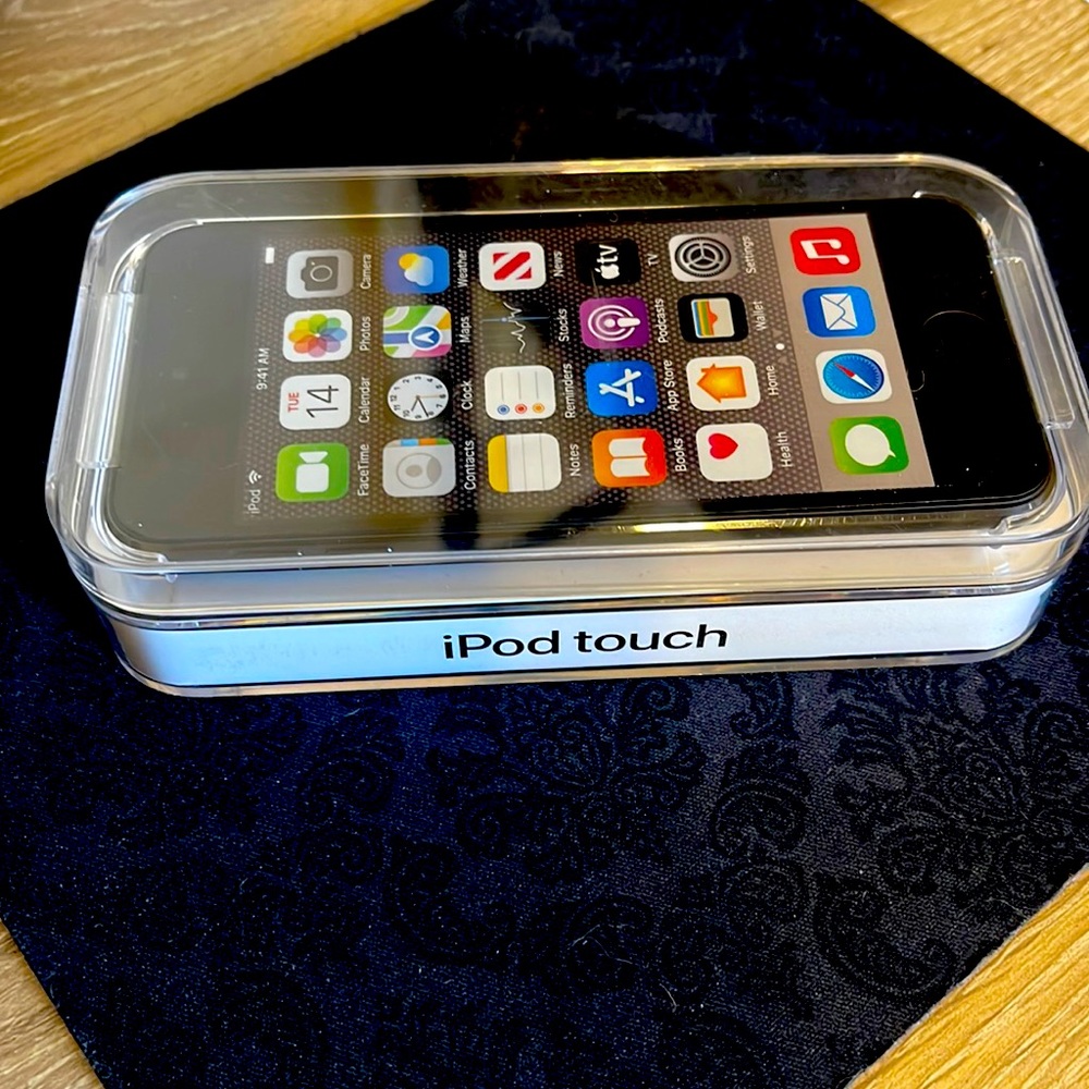 Apple - iPod touch® 32GB MP3 Player (7th Generation - Latest Model) - Space Gray